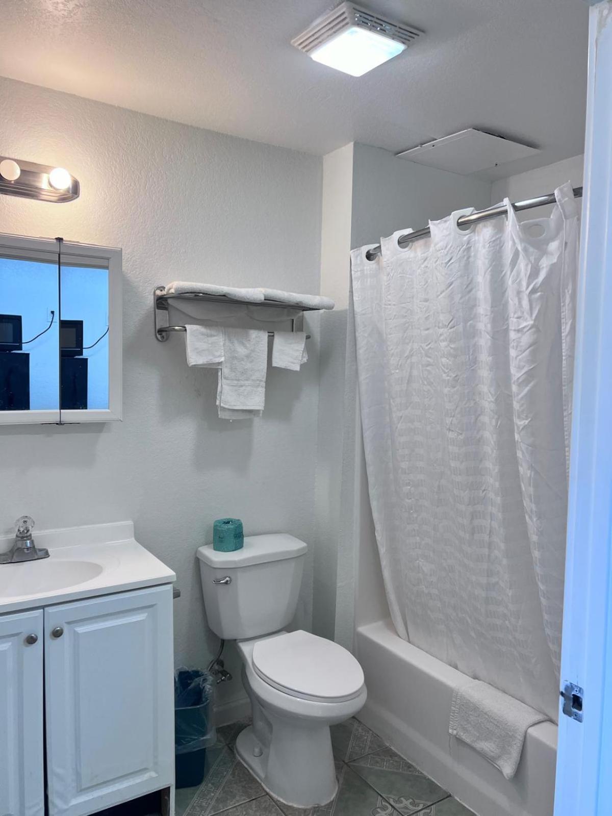 Oyo Garden Inn And Suites Pearsall I-35 East Zewnętrze zdjęcie