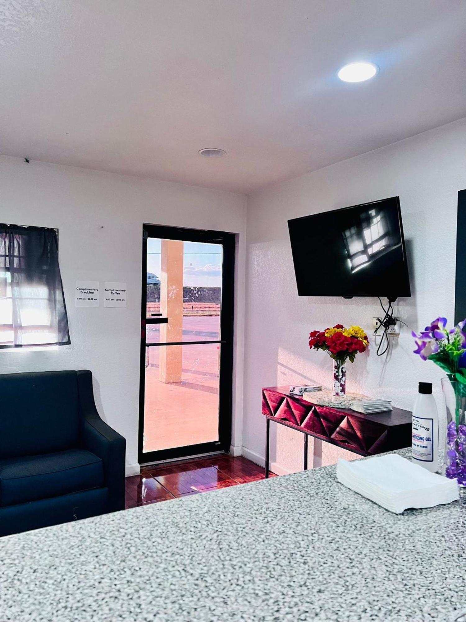 Oyo Garden Inn And Suites Pearsall I-35 East Zewnętrze zdjęcie